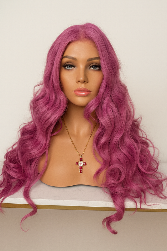 Peluca Fucsia 26” Ondulada | Lace Front 13x1 | Fibra Premium Resistente al Calor | Rosa Intenso Realista – Ross Wigs