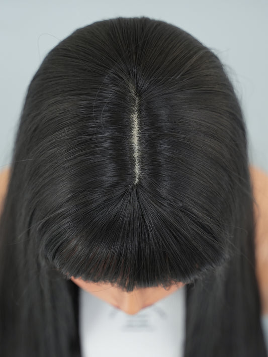 INTENSA PELUCA NEGRA CON FLECO DE 30 PULGADAS- FIBRA PREMIUN REALISTA, AJUSTE COMODO CON GORRO GENERICO