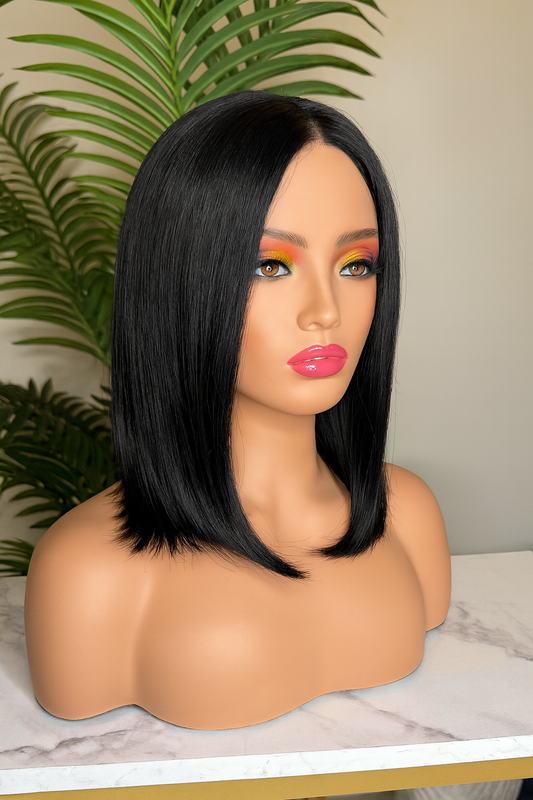 Peluca realista FIONA 13x6 | Corta, elegante y de fibra premium resistente al calor