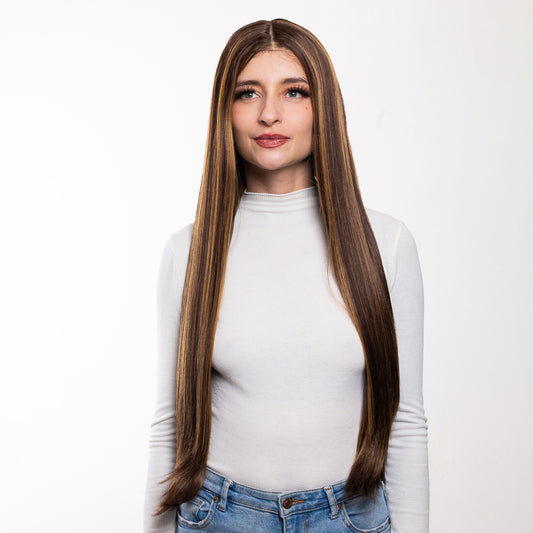 DENISSE PELUCA LARGA CASTAÑA CON LUCES