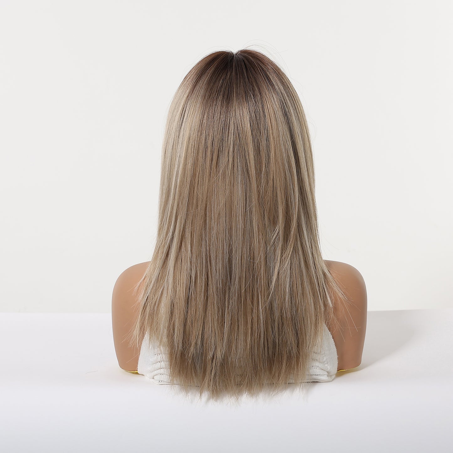 Peluca Clásica Rubio con Castaño Claro y Raíz Natural | Fibra Premium Resistente al Calor | Ross Wigs