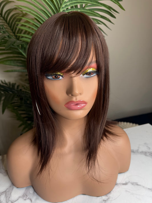 Peluca Cloe | Corta con Fleco Color Chocolate Natural – Estilo Clásico y Realista