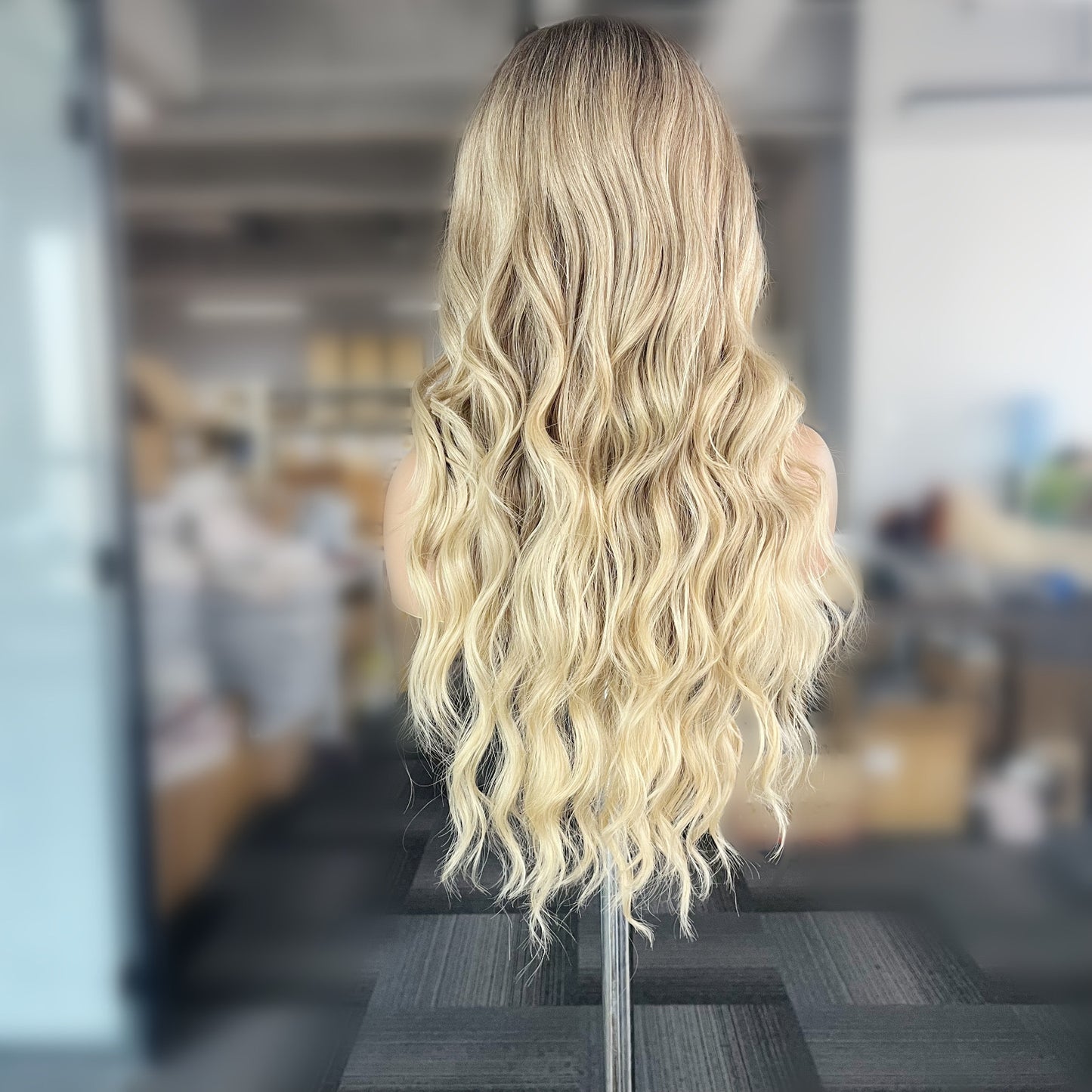 EMPODERADA PELUCA CON FLECO Y ONDAS REALISTA