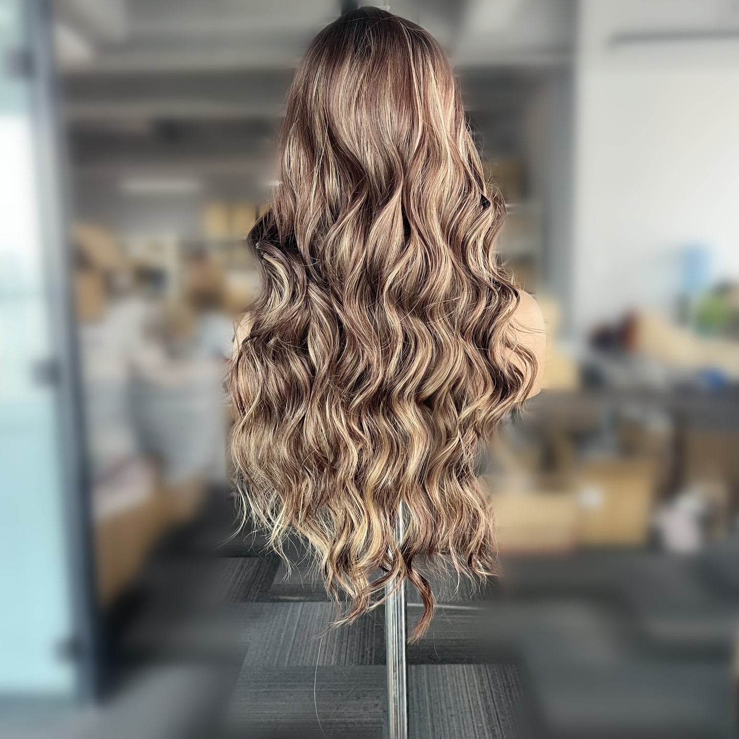 EMPODERADA PELUCA CON FLECO Y ONDAS REALISTA