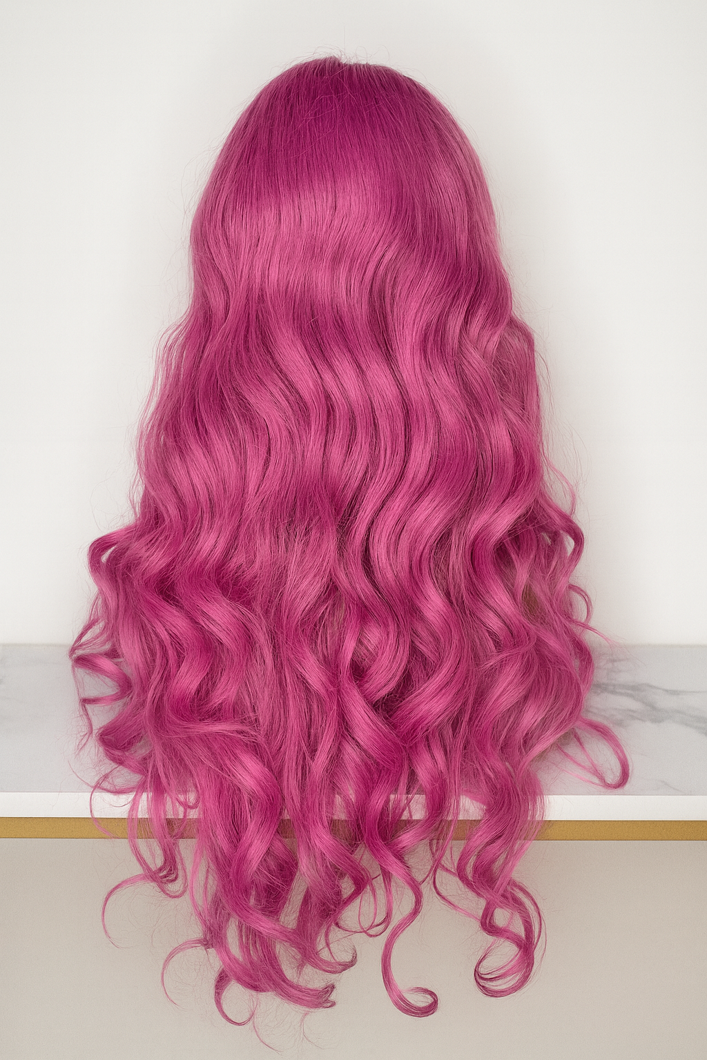Peluca Fucsia 26” Ondulada | Lace Front 13x1 | Fibra Premium Resistente al Calor | Rosa Intenso Realista – Ross Wigs