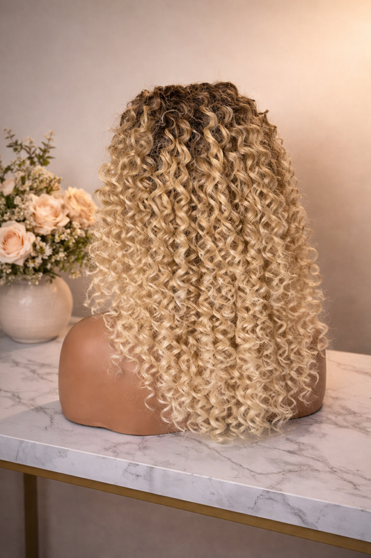 Peluca realista ALICE 13x6 | Corta, elegante y de fibra premium resistente al calor