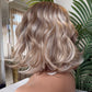 Peluca Realista Diamante con Flecos – Rubia Dorada, Fibra Premium sin Pegamento (Glueless)