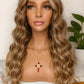 Peluca Rubia con Mechas e Iluminaciones Naturales – 13x4 Realista, Ondulada y Súper Ligera