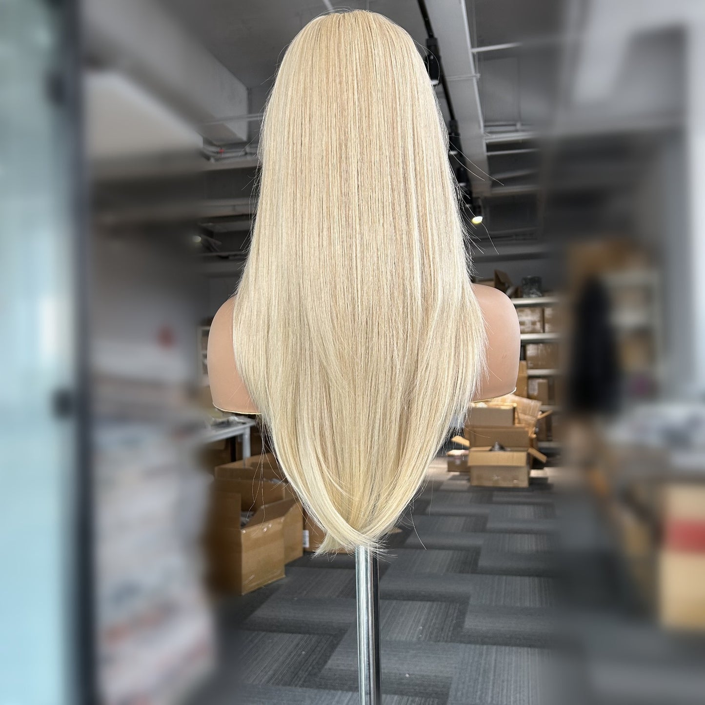 PELUCA RUBIA 613 APERLADA LACE 13X6 CORTE GRAFILADO | PELUCA REALISTA CON EFECTO NATURAL