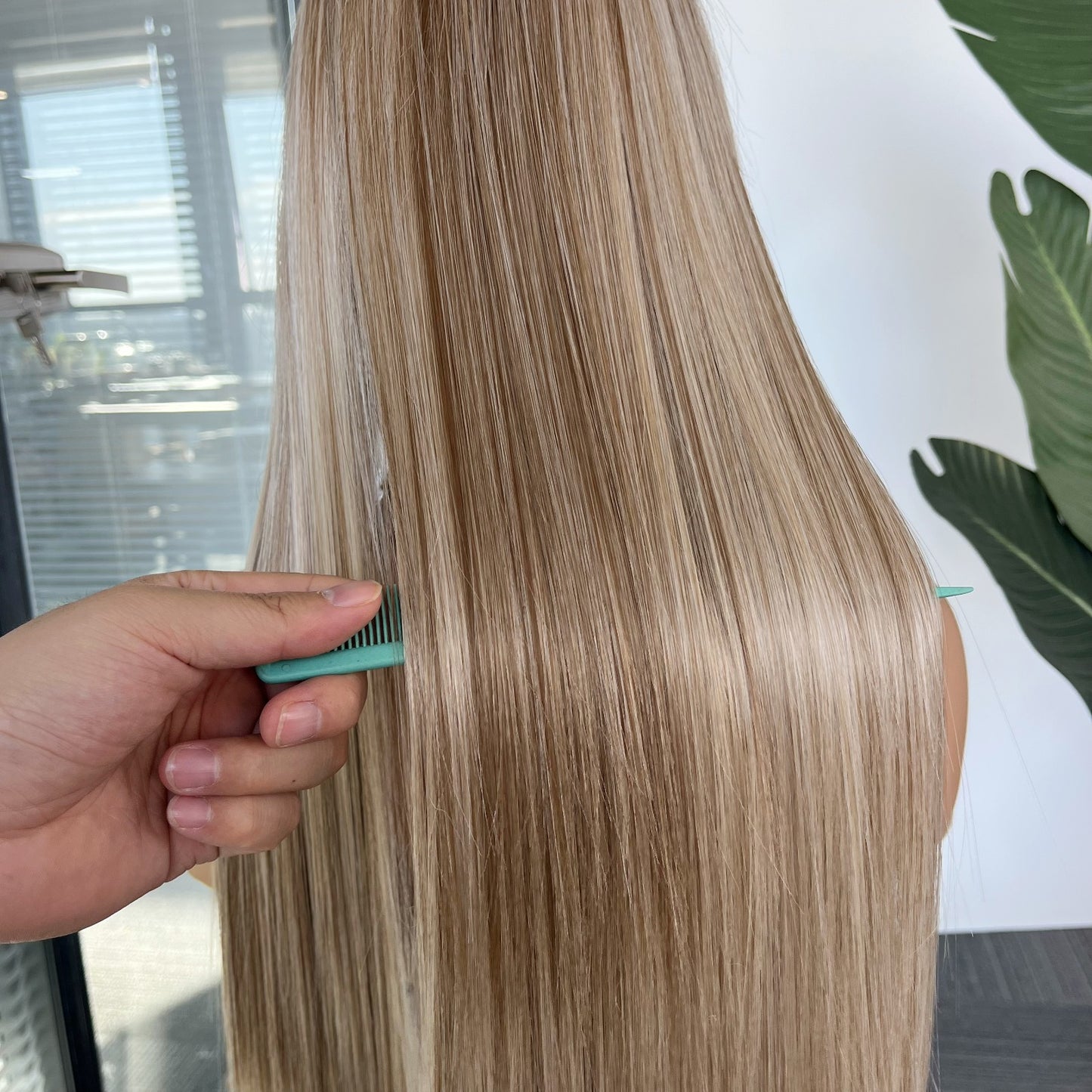 Peluca Realista 13x6 Rubio con Mechas Doradas | Lace Frontal de Alta Definición | Fibra Premium Resistente al Calor