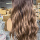 Peluca Realista 13x6 Balayage Miel | Lace Frontal HD | Fibra Premium Resistente al Calor y Apariencia Natural