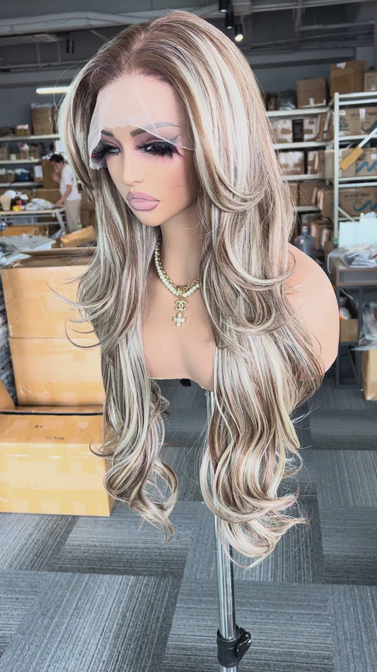 PELUCA RUBIA 26 PULGADAS CORTE MARIPOSA LACE FRONT 13X6 FIBRA PREMIUM