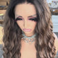 Peluca Realista 13x6 Café con Raíz Negra | Lace Frontal de Alta Definición | Fibra Premium Resistente al Calor